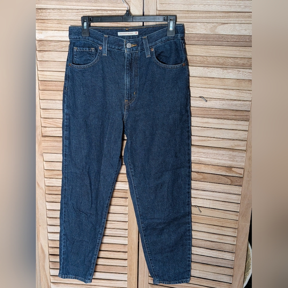 Levi’s High Waisted Mom Jeans Dark Wash Tapered Leg Size 28 - Picture 3 of 6